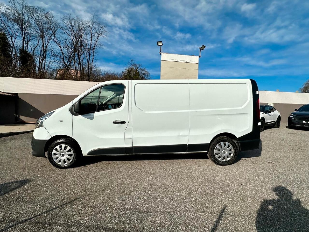 Renault Trafic T27 2.0 dCi 120CV