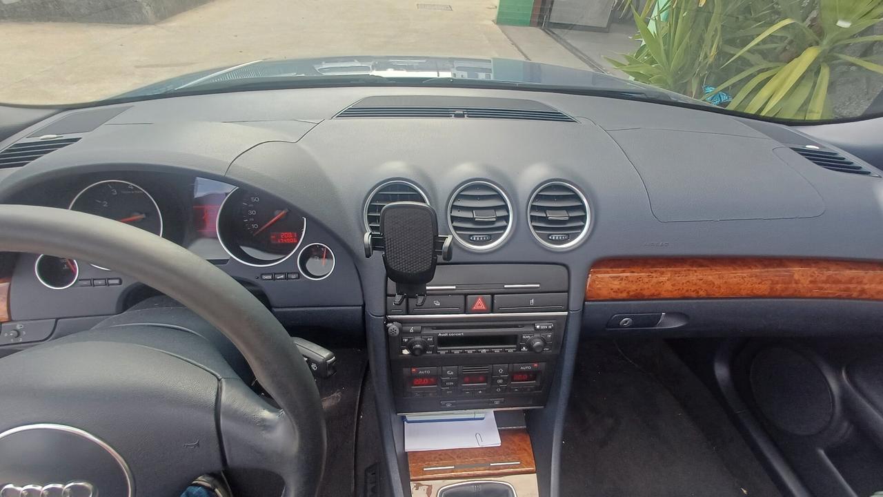Audi A4 Cabriolet 2.4 V6 30V cat