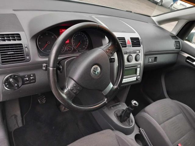 VOLKSWAGEN Touran 2.0 TDI DPF DSG Highline senza lavoro da fare