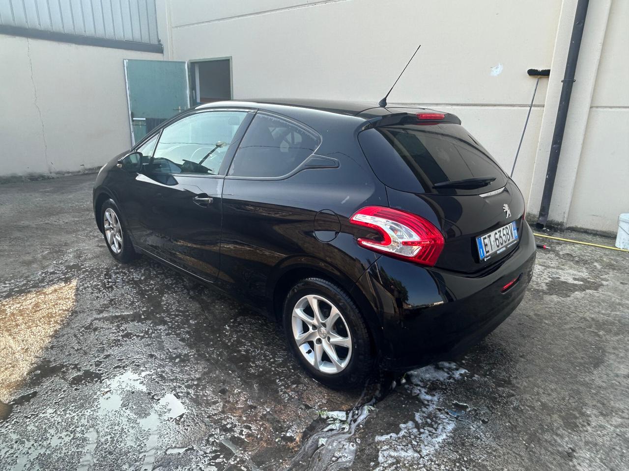 Peugeot 208 1.4 HDi 68 CV 3 porte Access