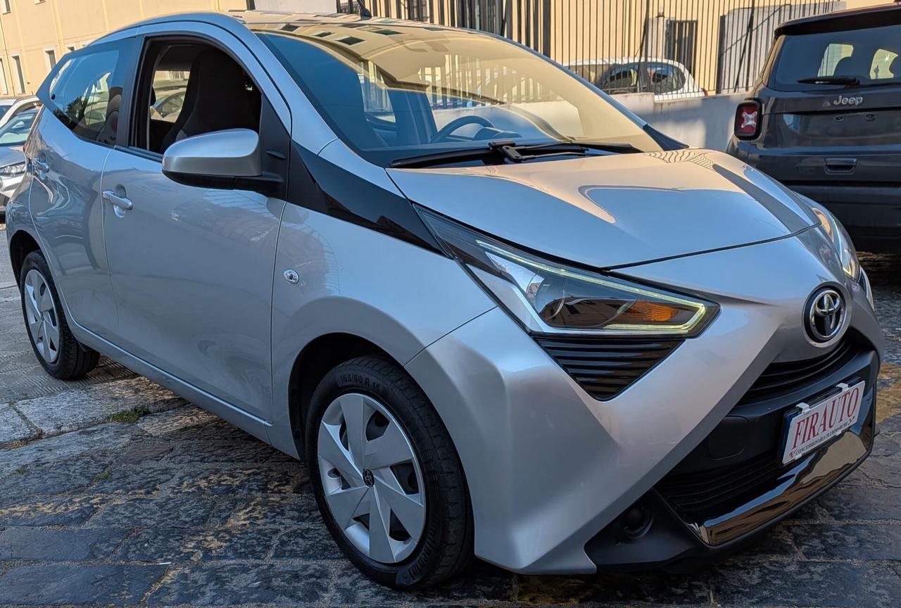 Toyota Aygo Connect 1.0 VVT-i 72 CV 5 porte x-cool