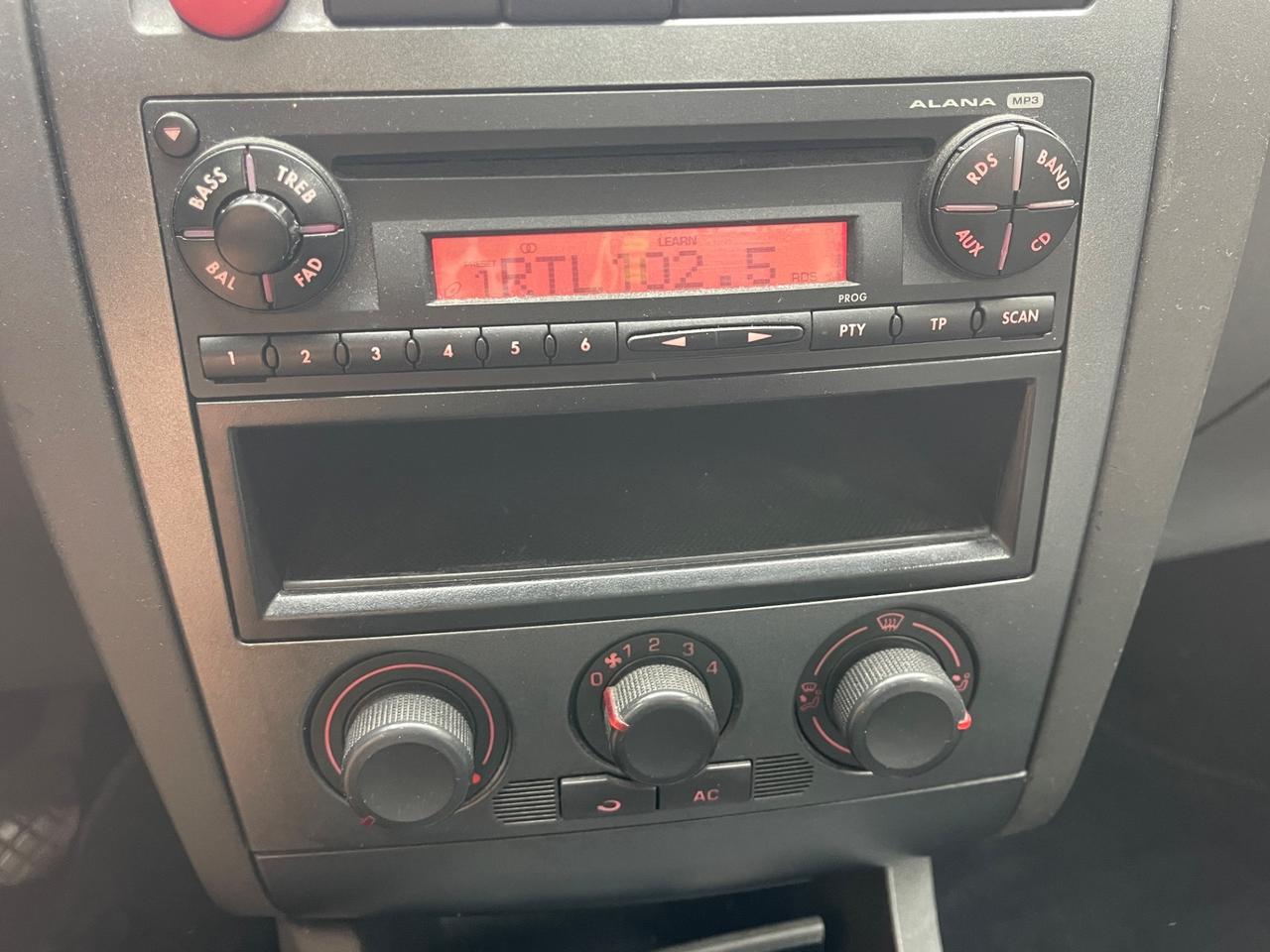 SEAT IBIZA DUAL 1.4 BENZINA-GPL EURO4 85CV NEOPATENTATI
