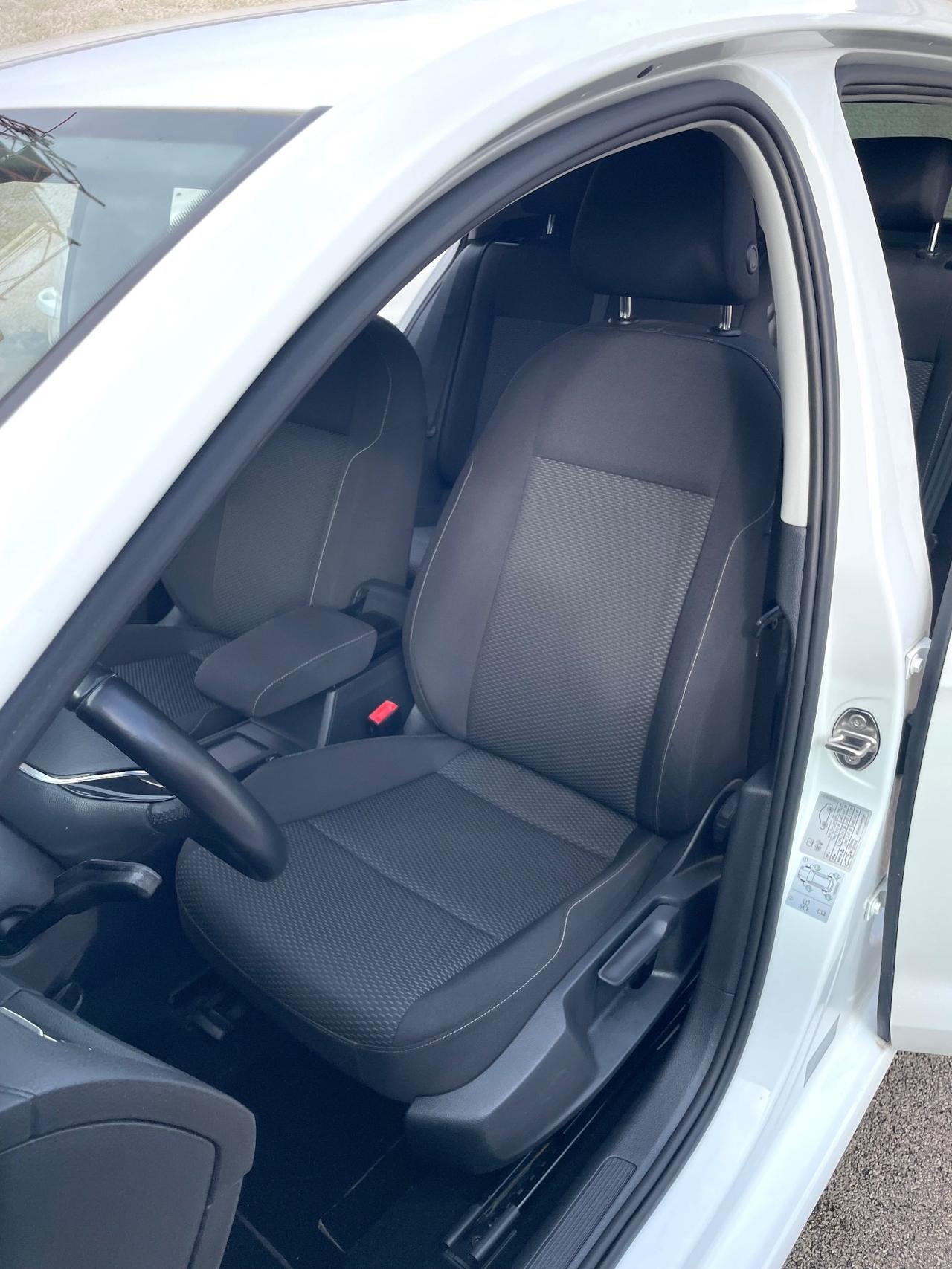 VOLKSWAGEN GOLF 7.5 1.6 TDI 90 CV SPORT DAL NORD ITALIA ADATTA PER NEOPATENTATI