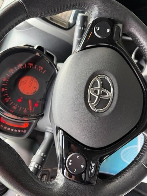 Toyota Aygo 1.0 VVT-i 69 CV 5 porte x-business MMT