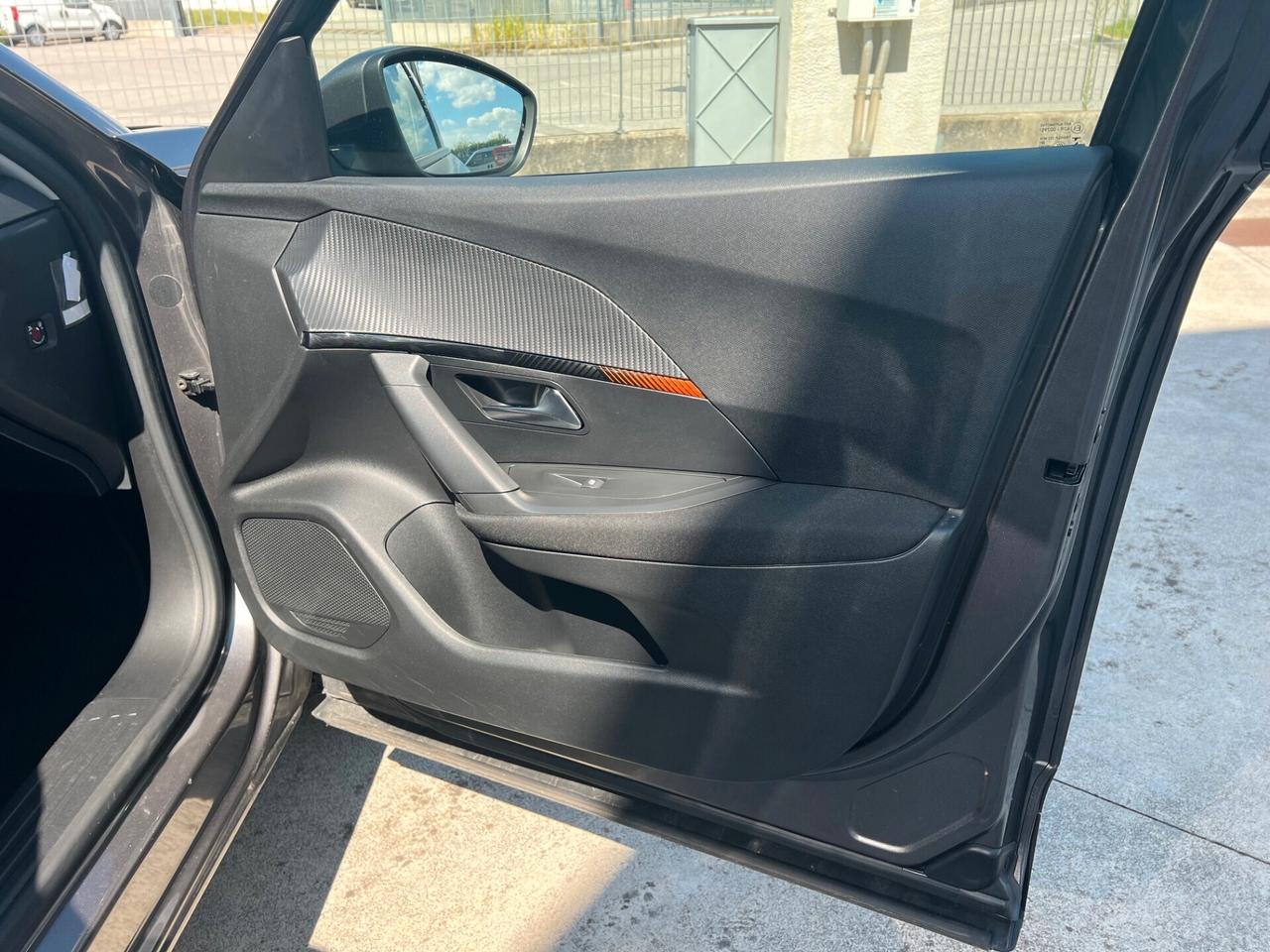 Peugeot 2008 PureTech 130 S&S EAT8 Allure Navi Pack