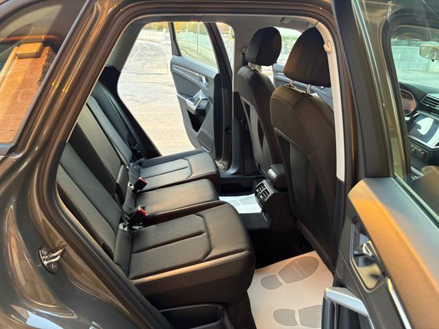 AUDI Q3 35 TDI quattro S tronic Business COCKPIT