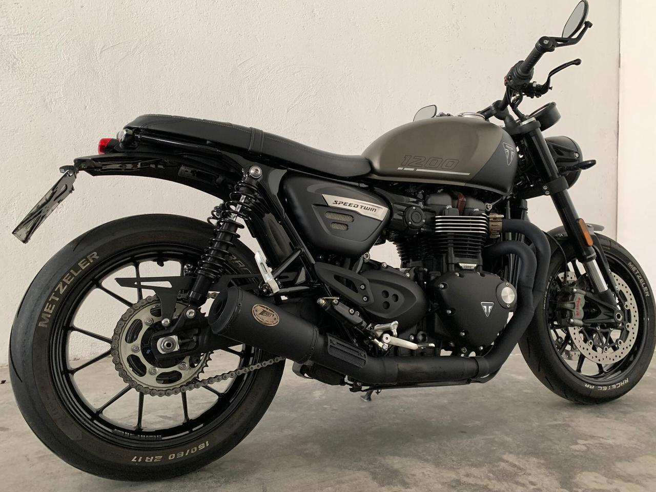 Triumph Speed Twin 1200 Matt Irostone Black Edition