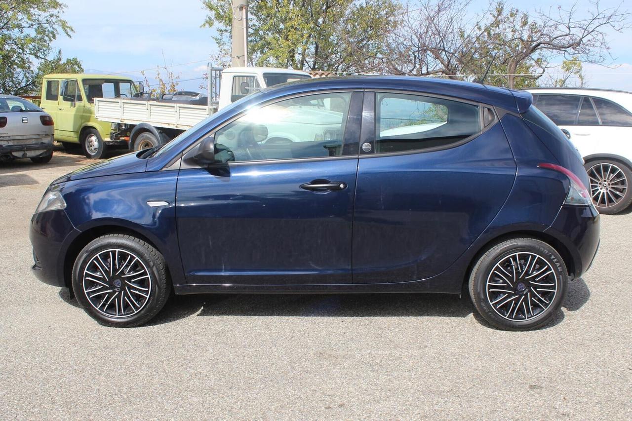 Lancia Ypsilon 1.0 FireFly 5 porte S&S Hybrid Ecochic Gold