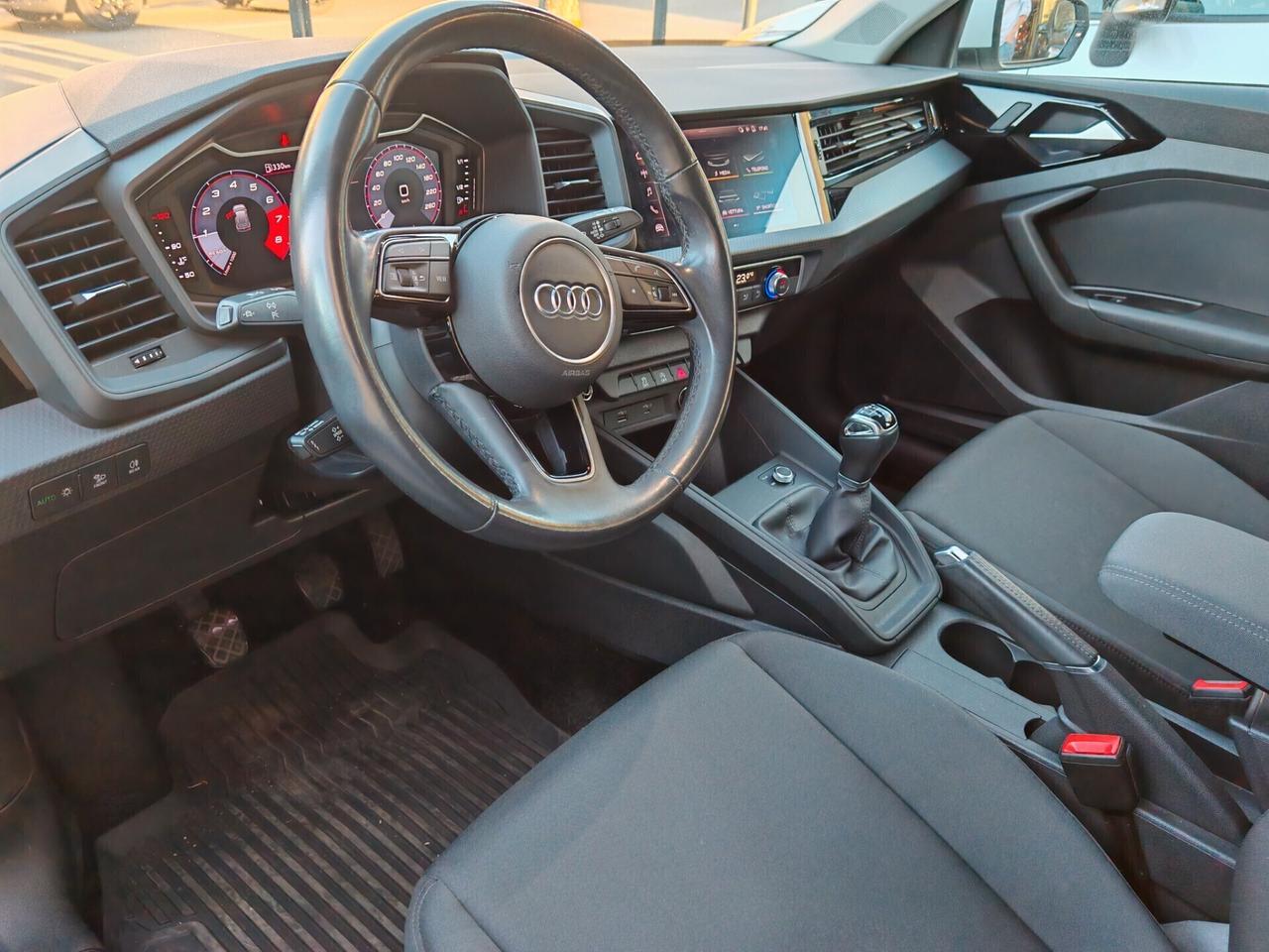 Audi A1 citycarver 35 TFSI Identity Contrast