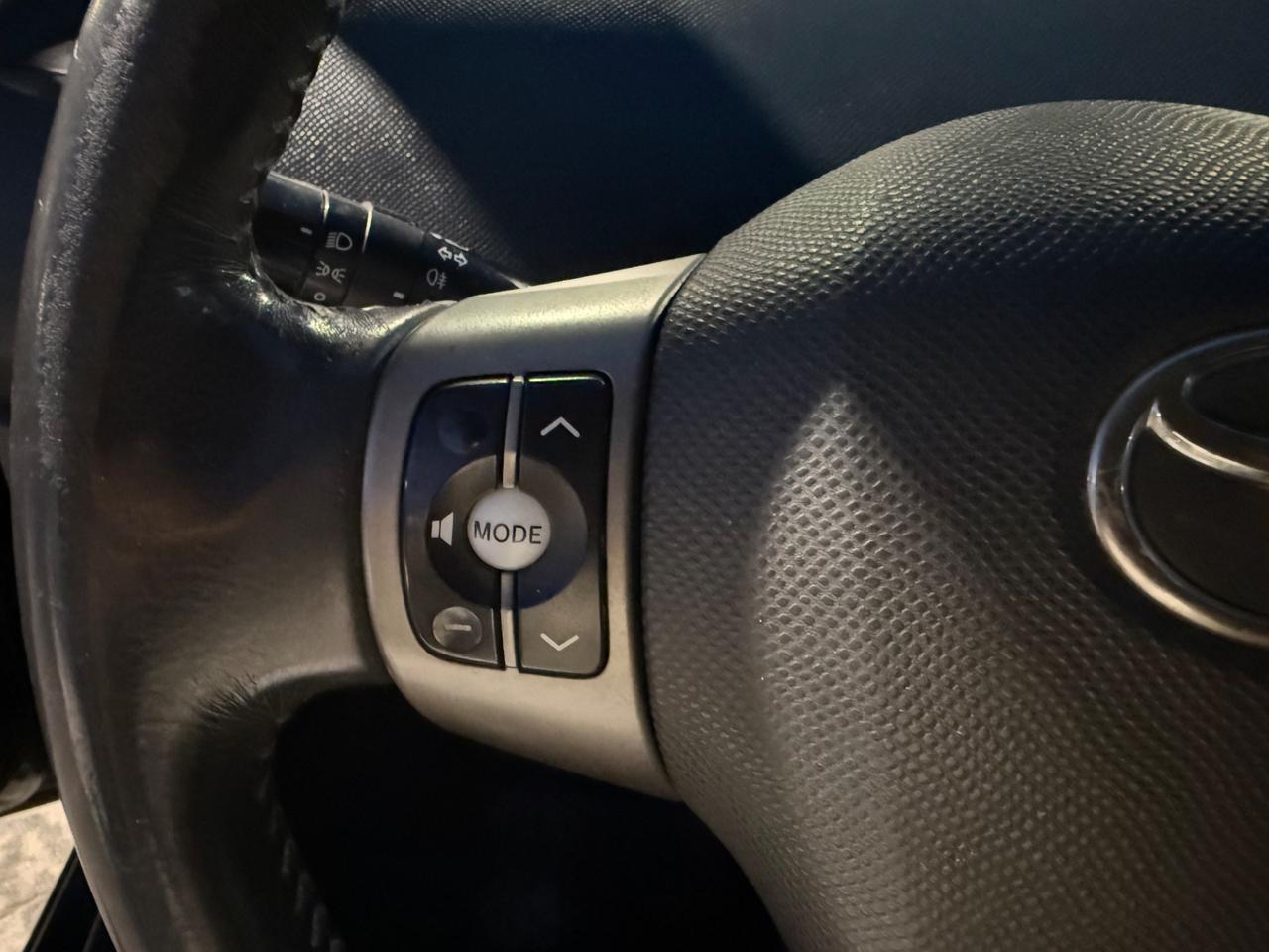 Toyota Yaris 1.0 5 Luxury Pack