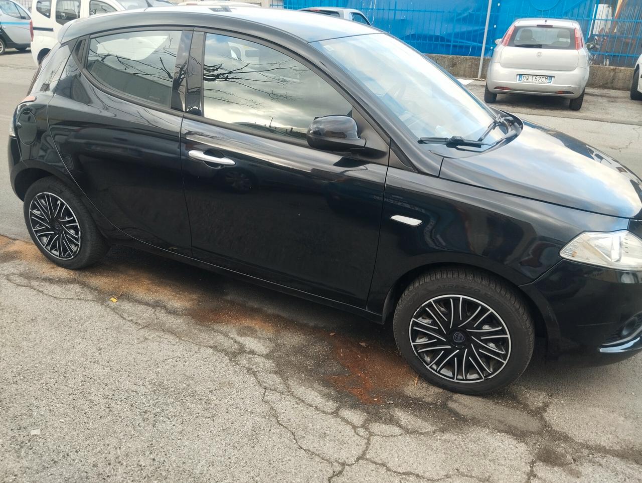 Lancia Ypsilon 1.2 69 CV 5 porte S&S Gold