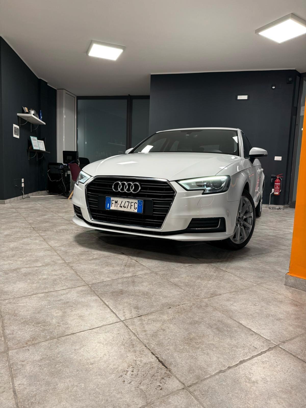 Audi A3 1.6 TDI 116 CV Design * Sconto € 500,00 in caso di Finanziamento