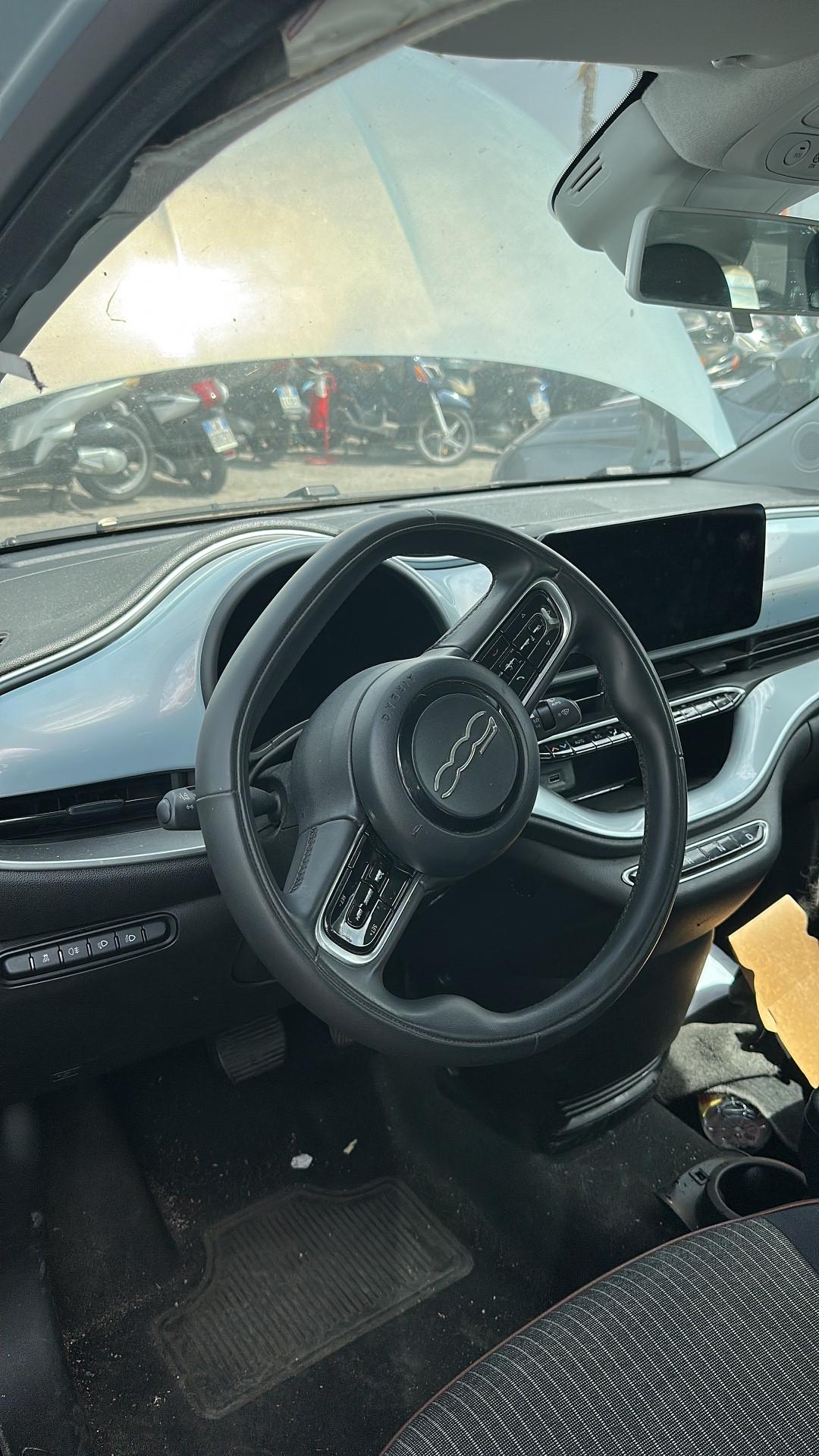 Fiat 500 500e 42 kWh SINISTRATA