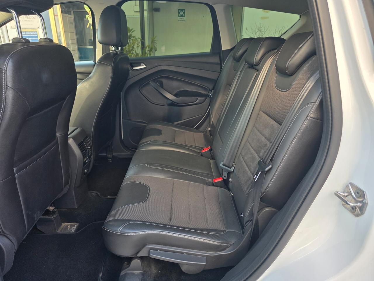 Ford Kuga 2.0 TDCI 4x4 Powershift Business FULL...