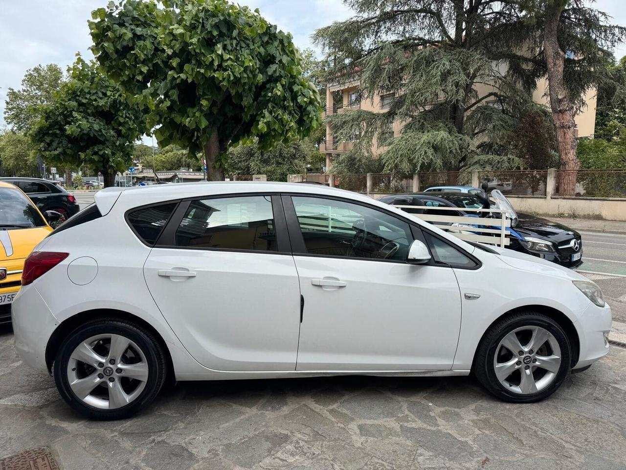 OPEL ASTRA 1.7 CDTI 110cv 5p COSMO NEOPATENT