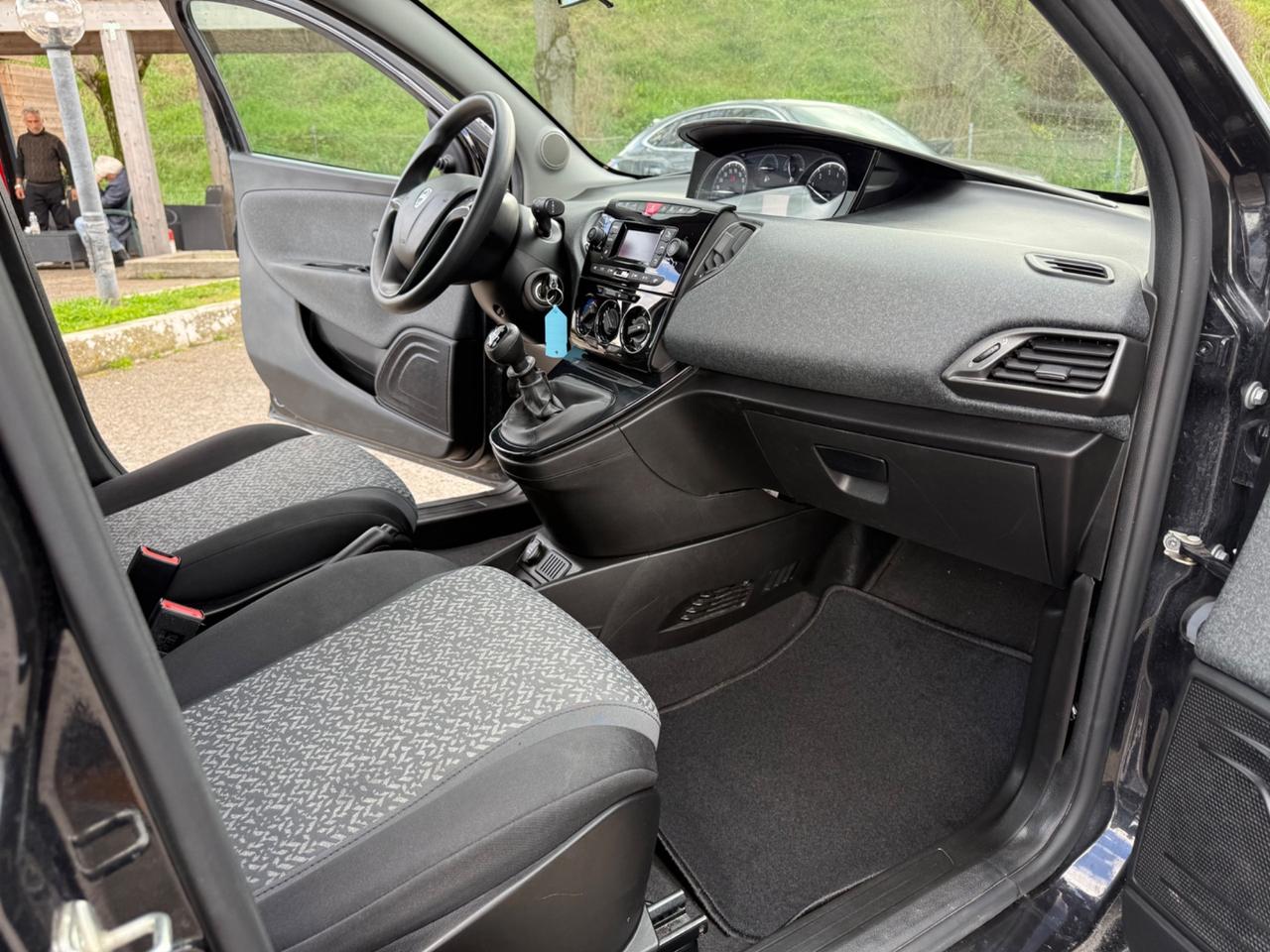 Lancia Ypsilon 1.0 FireFly 5 porte S&S Hybrid Ecochic Silver