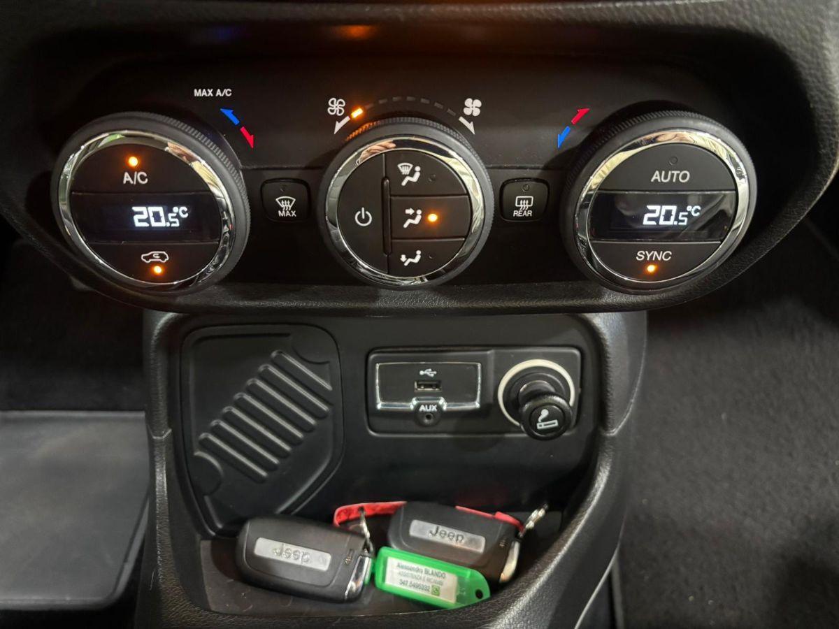 Jeep Renegade 1.6 M.Jet 120cv Dawn of Justice Total Black