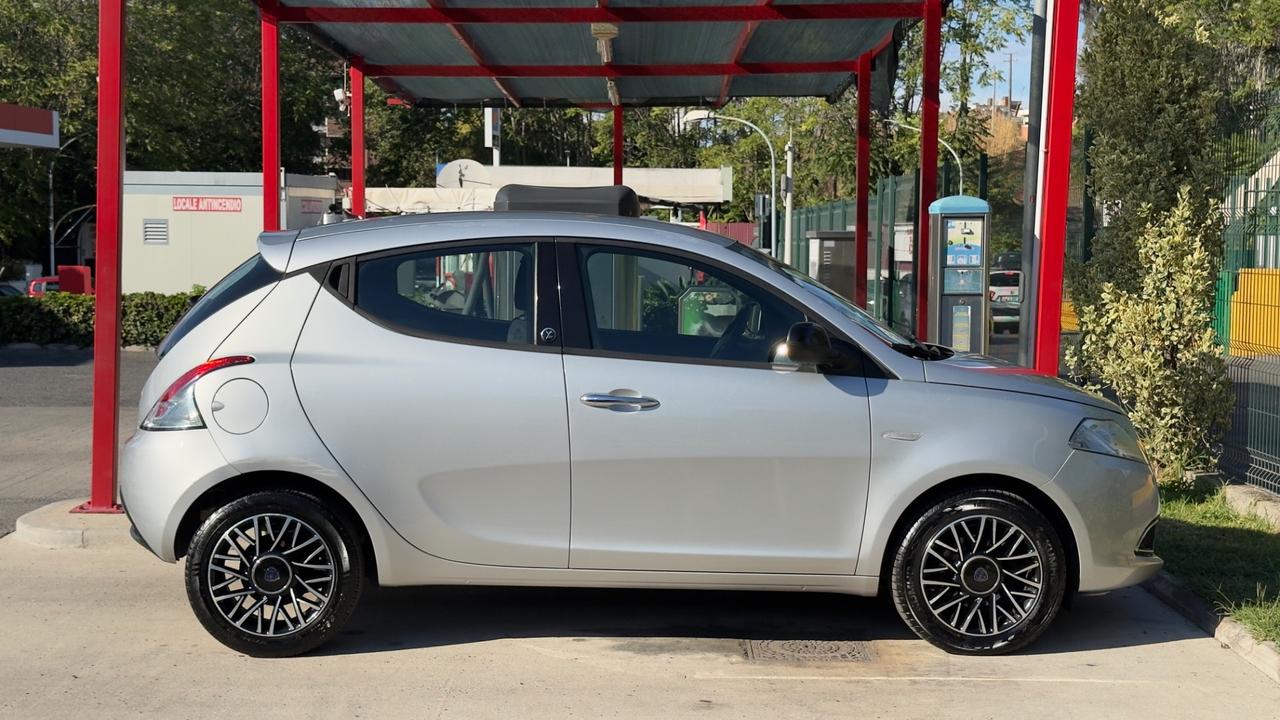 Lancia Ypsilon 1.2 69 CV 5 porte 30th Anniversary 2015
