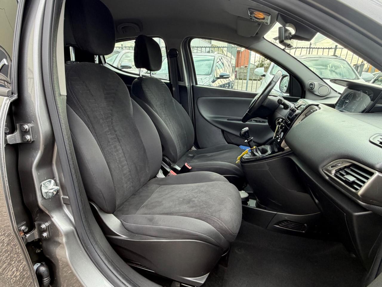 Lancia Ypsilon 1.2 69 CV 5 porte Platinum