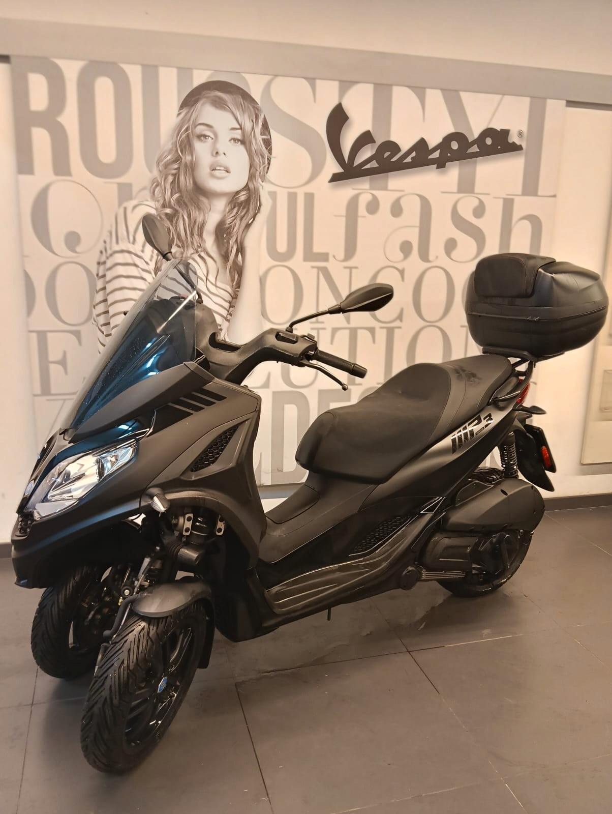 Piaggio MP3 300 hpe DEEP BLACK E5 ABS ASR