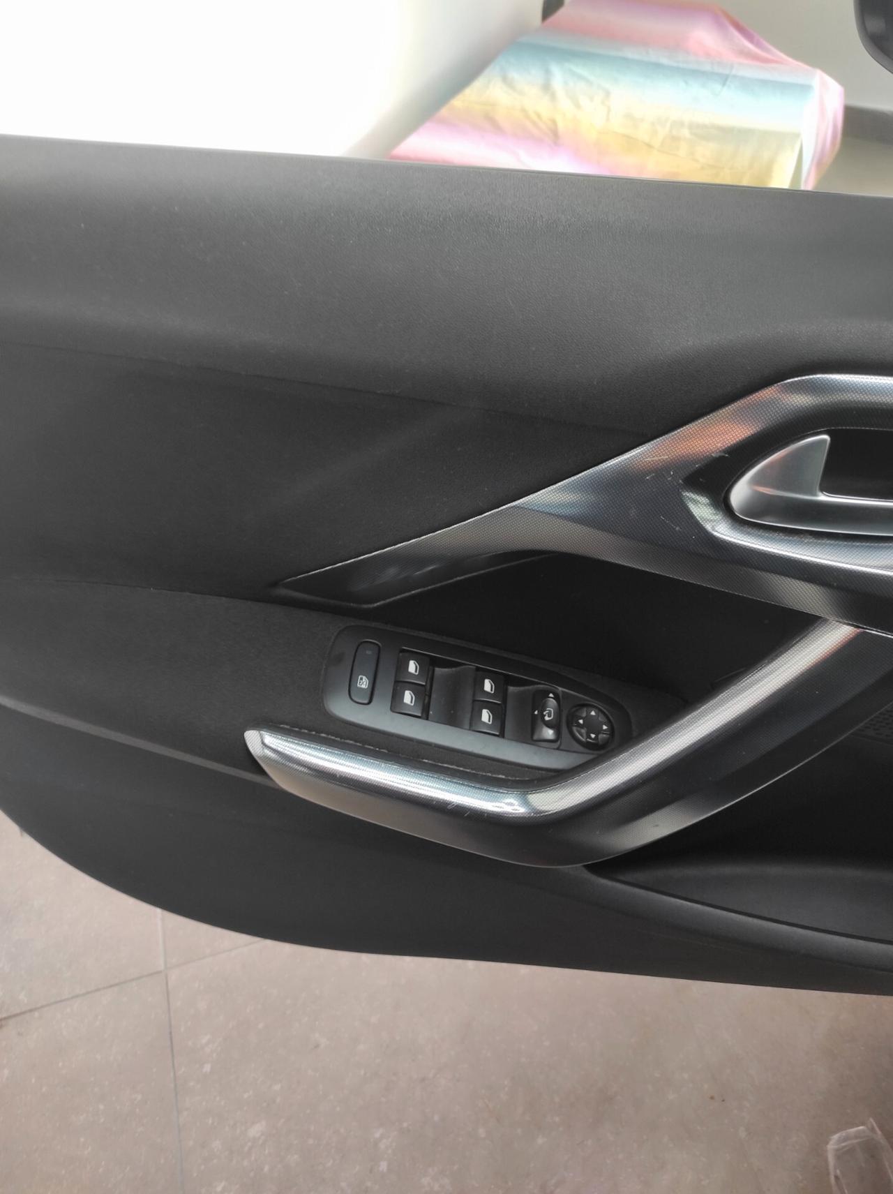 Peugeot 2008 BlueHDi TettoPa SensNavLegaPelle