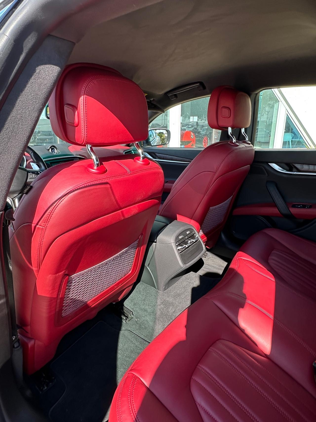 Maserati Ghibli V6 SQ4 410cv possibilità noleggio no scoring