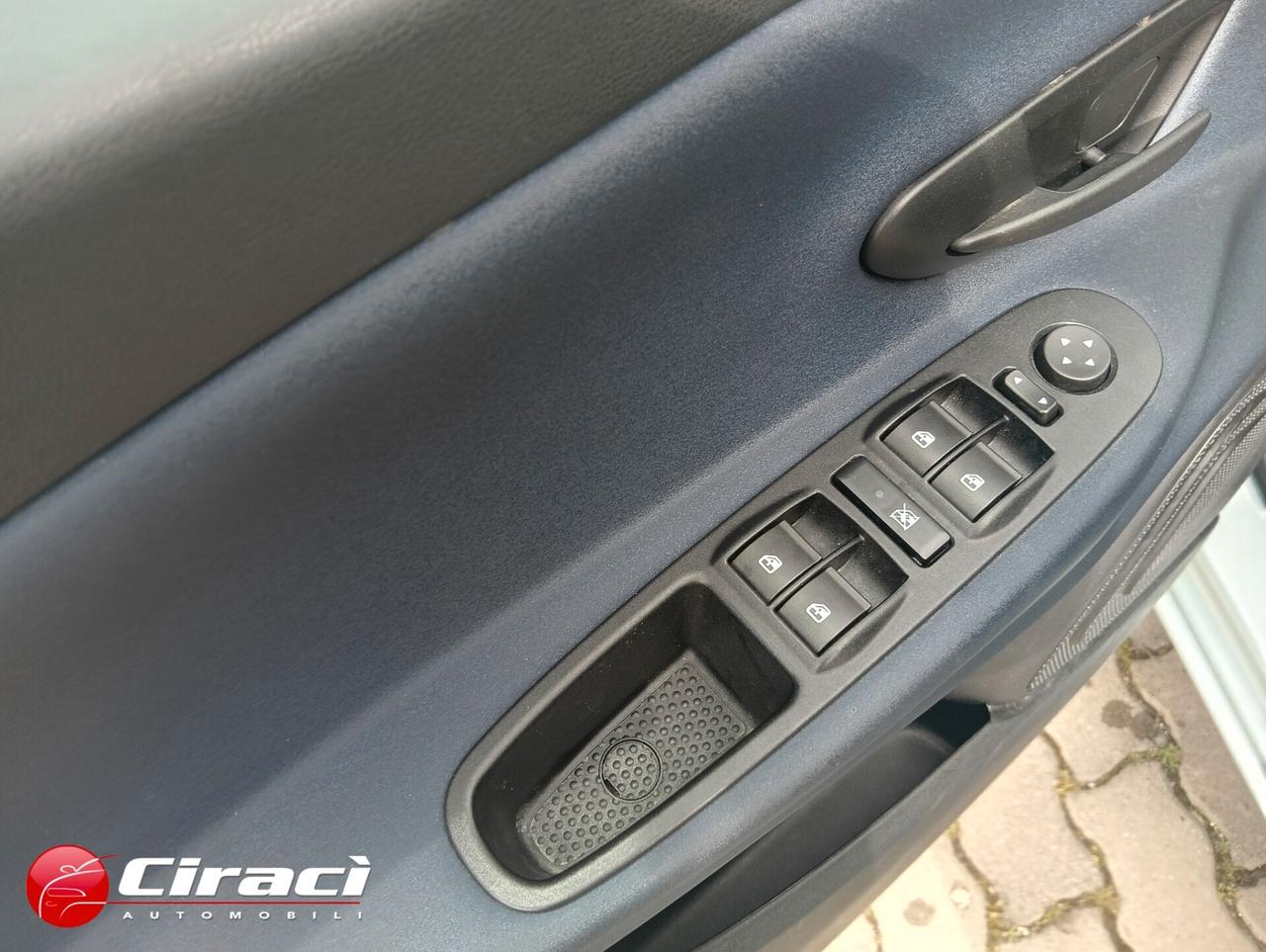 Lancia Ypsilon 1.0 5 p Hybrid Platino