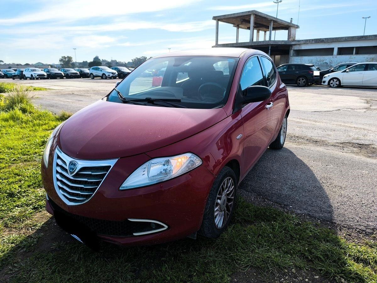 Lancia Ypsilon cambio automatico