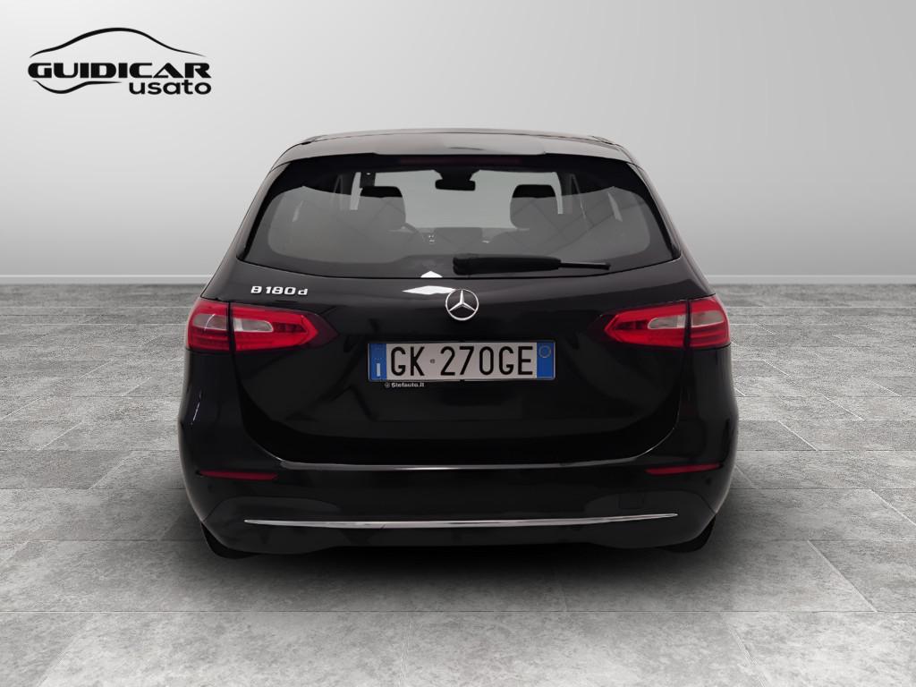 Mercedes-Benz Classe B - W247 2018 - B 180 d Sport auto