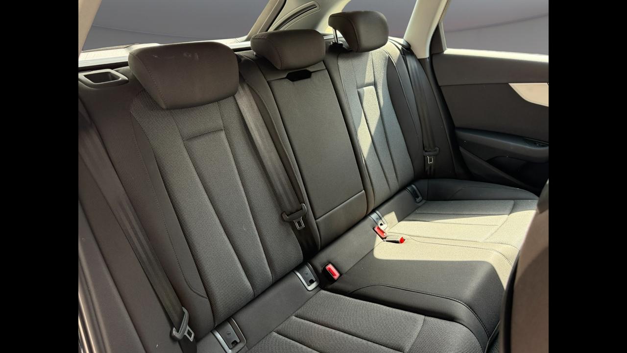 Audi Audi A4 Avant Business 30 TDI 100(136) kW(CV) S tronic