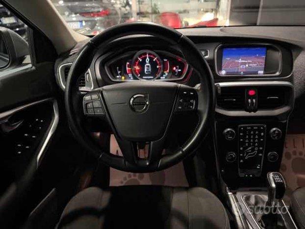 VOLVO V40 D2 R-design