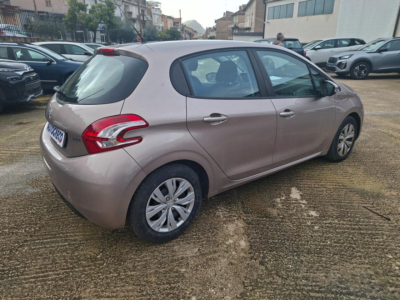 Peugeot 208 1.4 HDi 68 CV 5 porte Access
