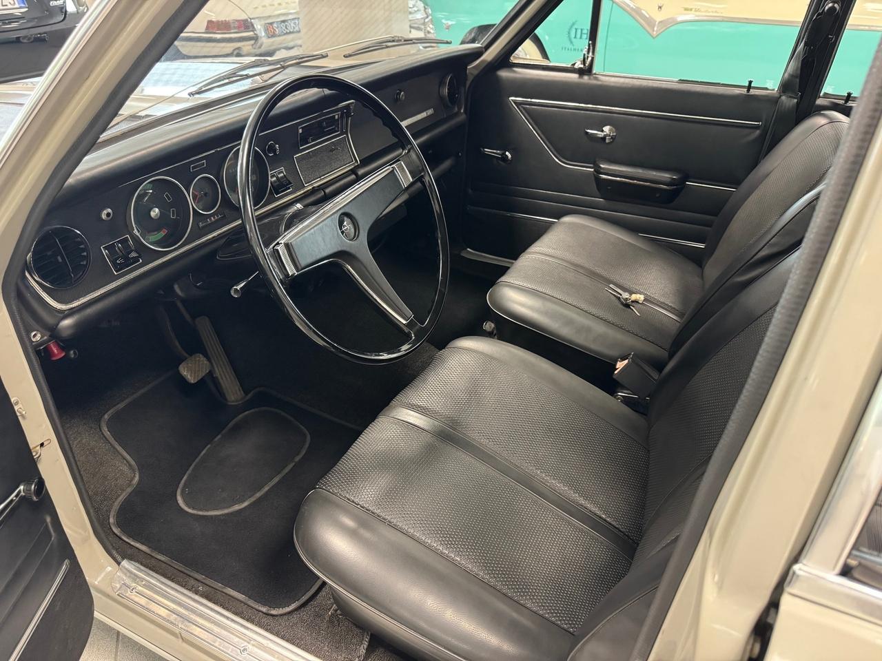 Opel Rekord 1.9 C Lusso Automatic/Clima