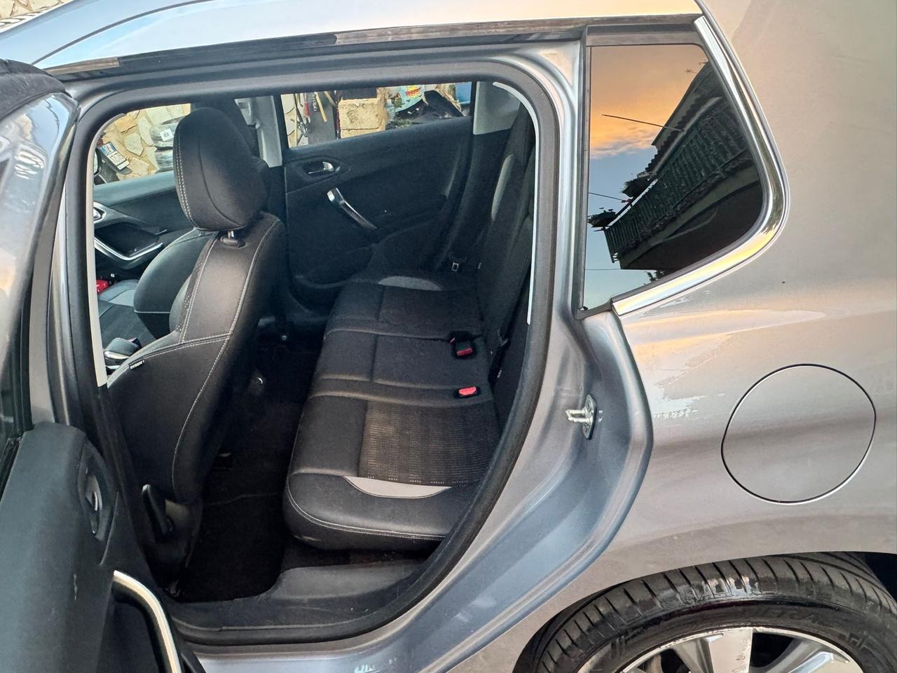 Peugeot 2008 1.6 e-HDi 115 CV Stop&Start Féline