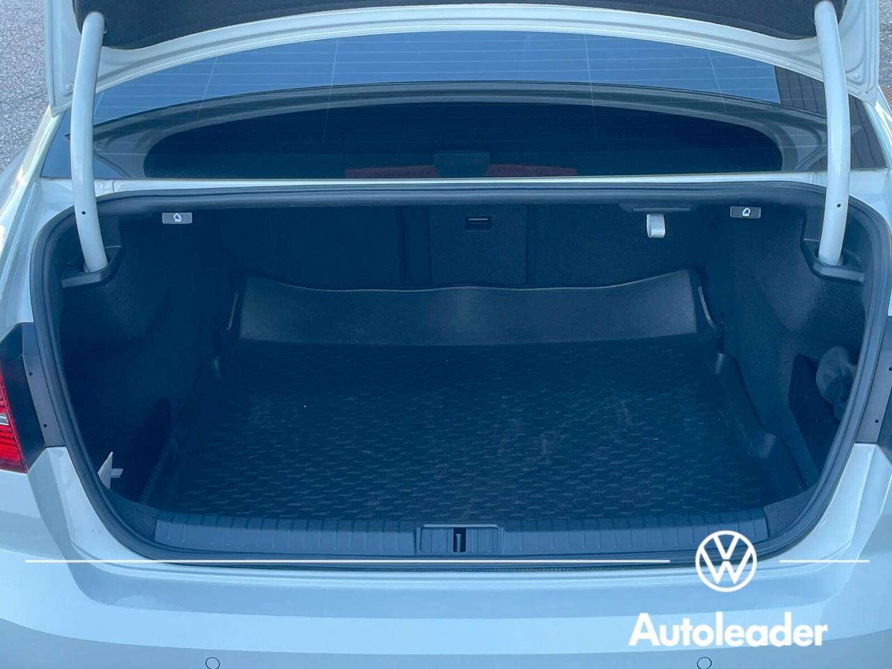 Volkswagen Passat 2.0 TDI 150 CV SCR DSG R-Line Executive