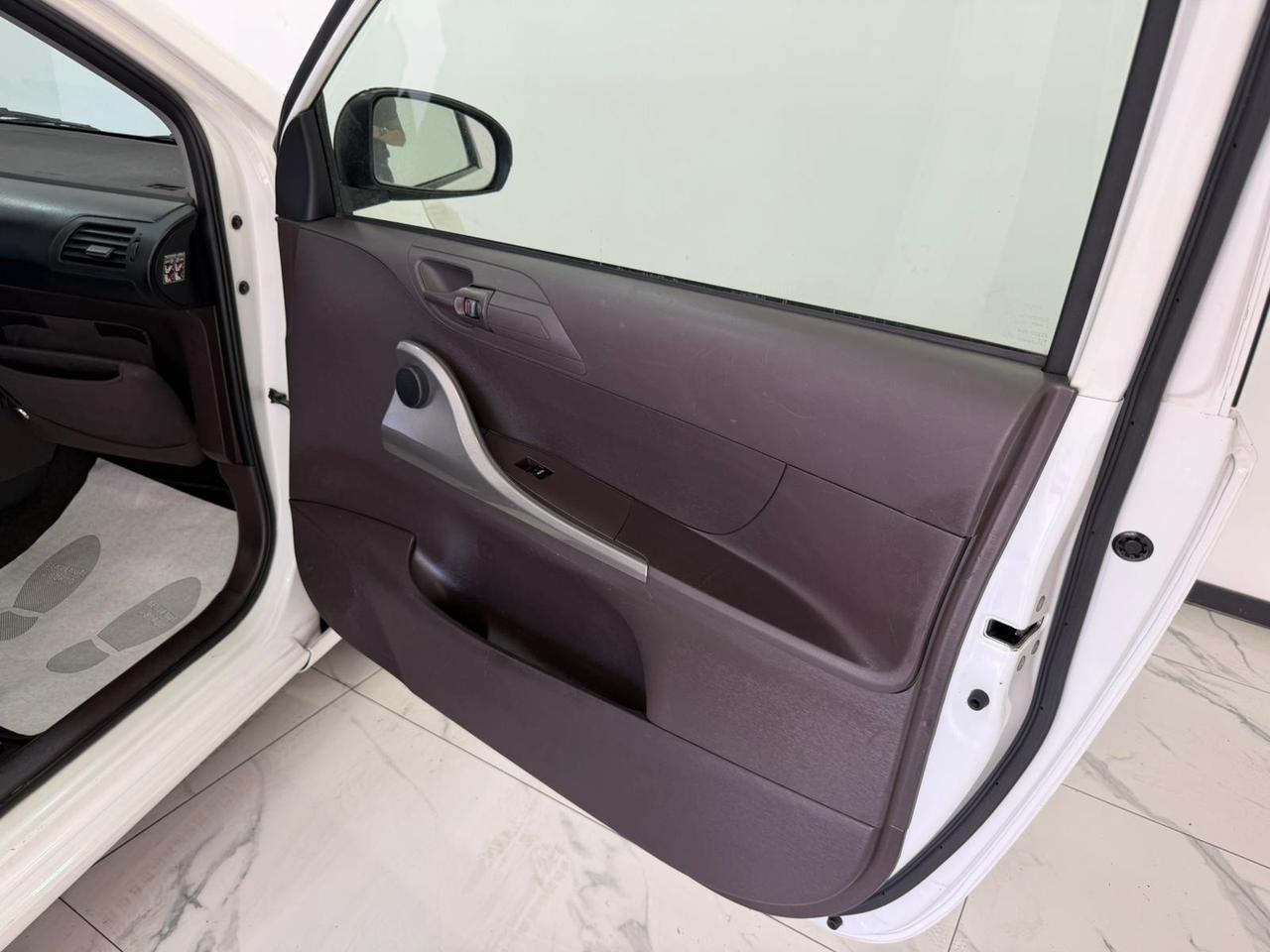 Toyota iQ 1.3 Executive-AUTOMATICA-2009