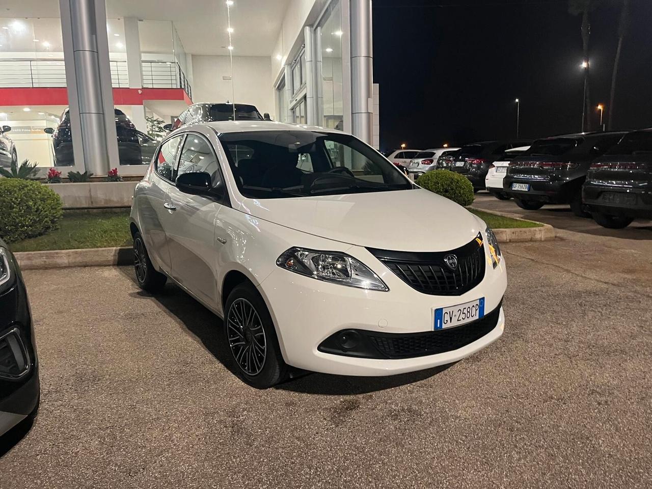 Lancia Ypsilon 1.0 FireFly 5 porte S&S Hybrid Gold Plus