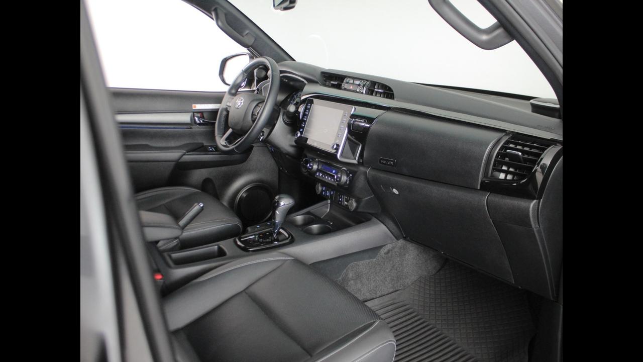 TOYOTA Hilux IV 2021 - Hilux 2.8 d double cab Invincible 4wd auto
