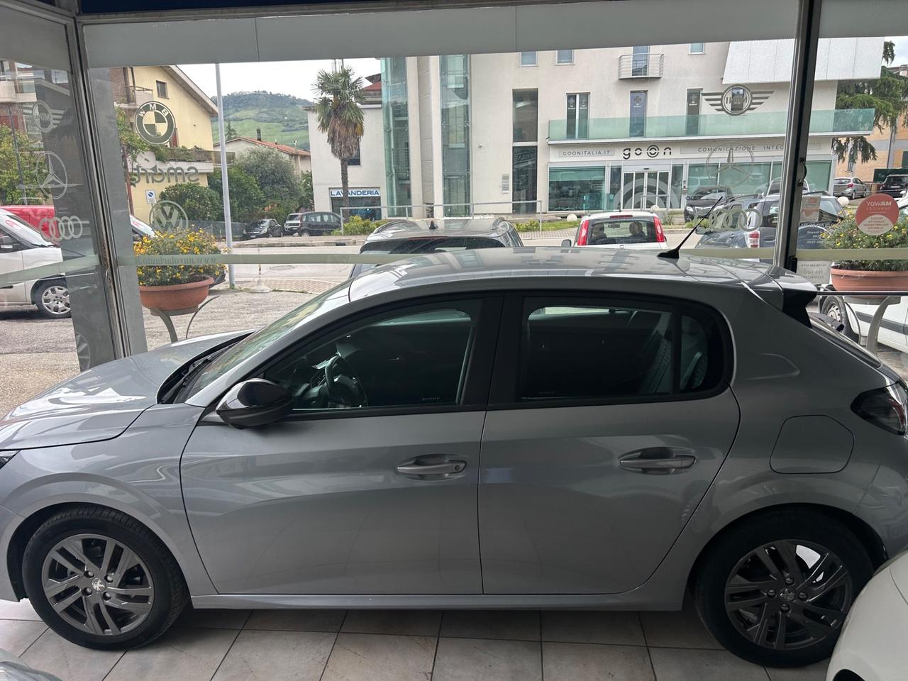 Peugeot 208 PureTech 75 “ PARI AL NUOVO 32.000 KM”