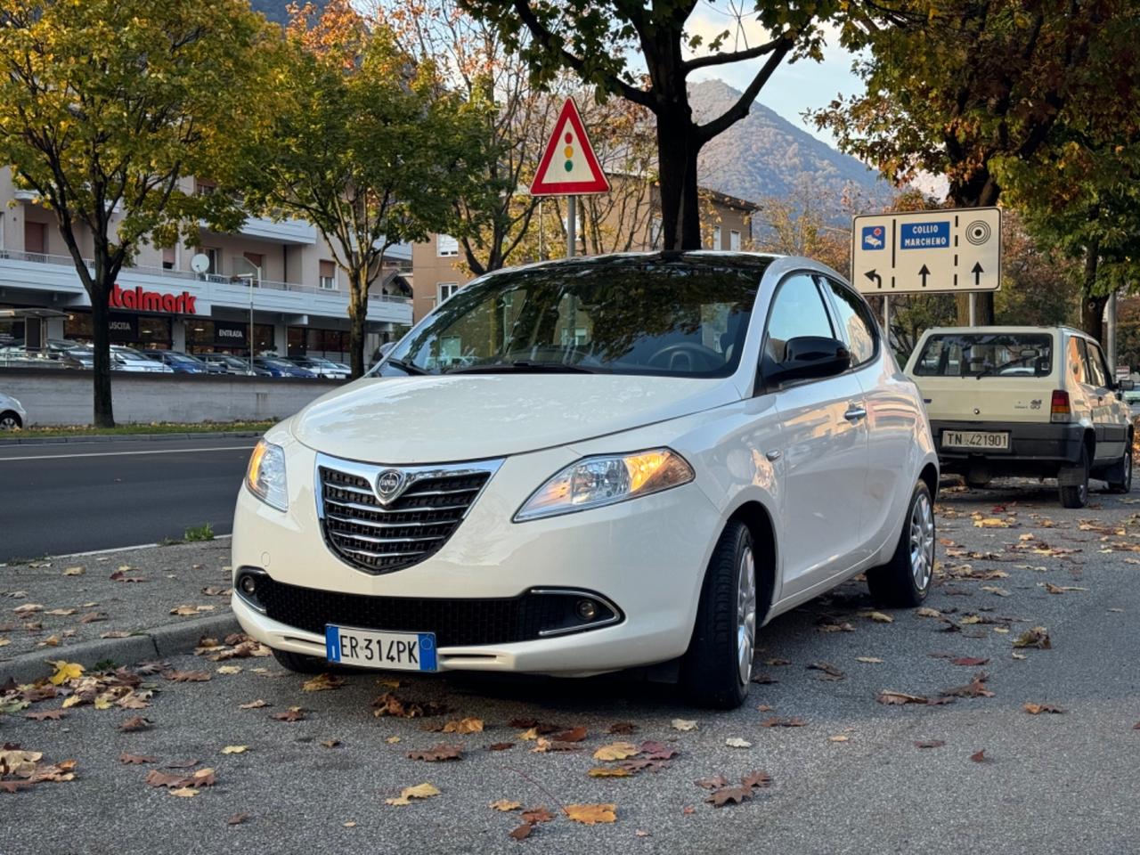 Lancia Ypsilon 1.2 5 porte GPL - TETTO PANORAMICO - NEOPATENTATI