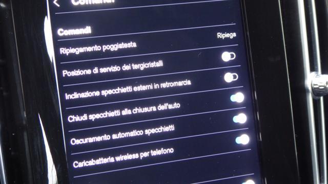 VOLVO XC40 B3 automatico Plus Dark