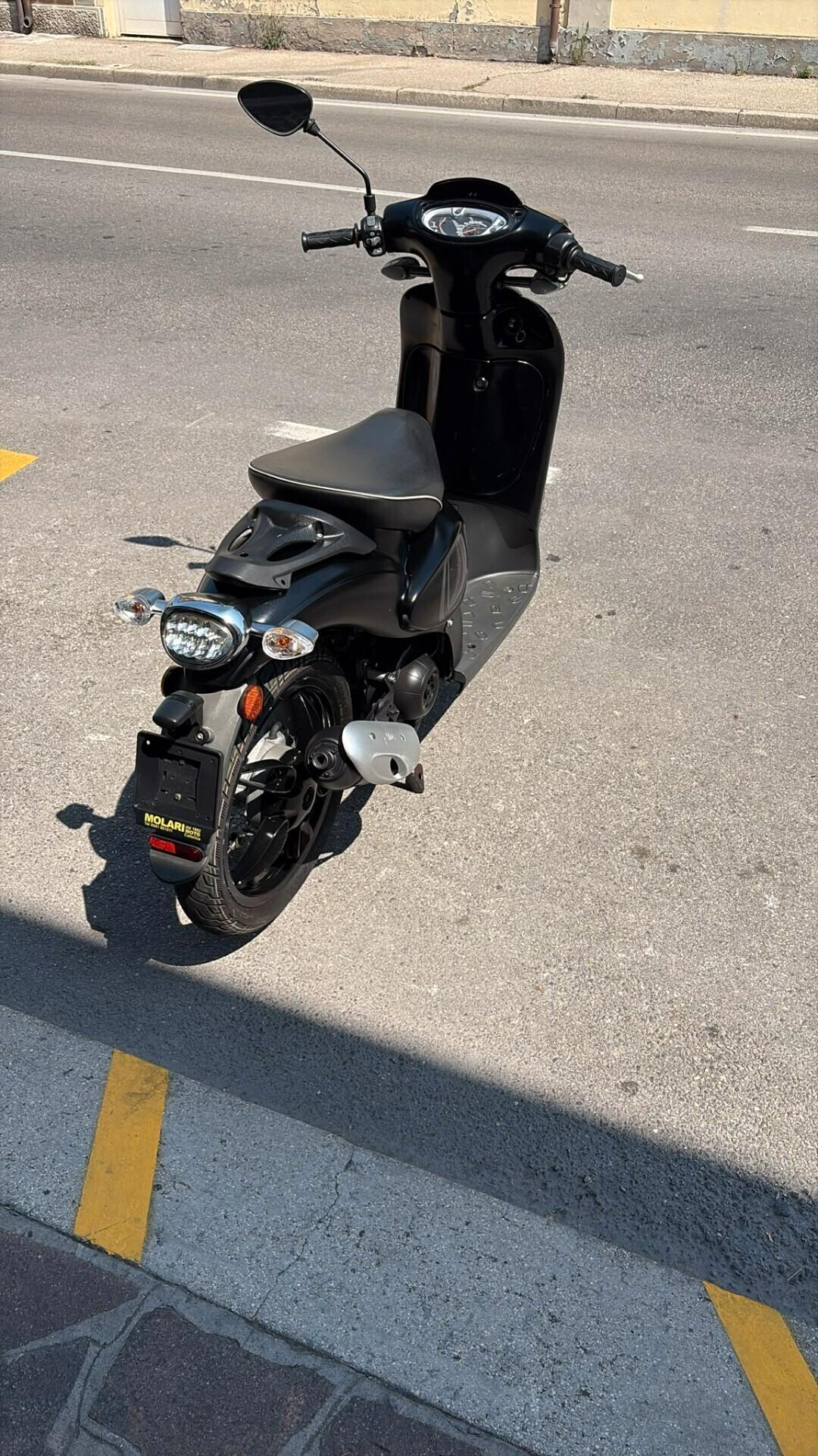 Aprilia Scarabeo Street Nero 50 2T 0412018