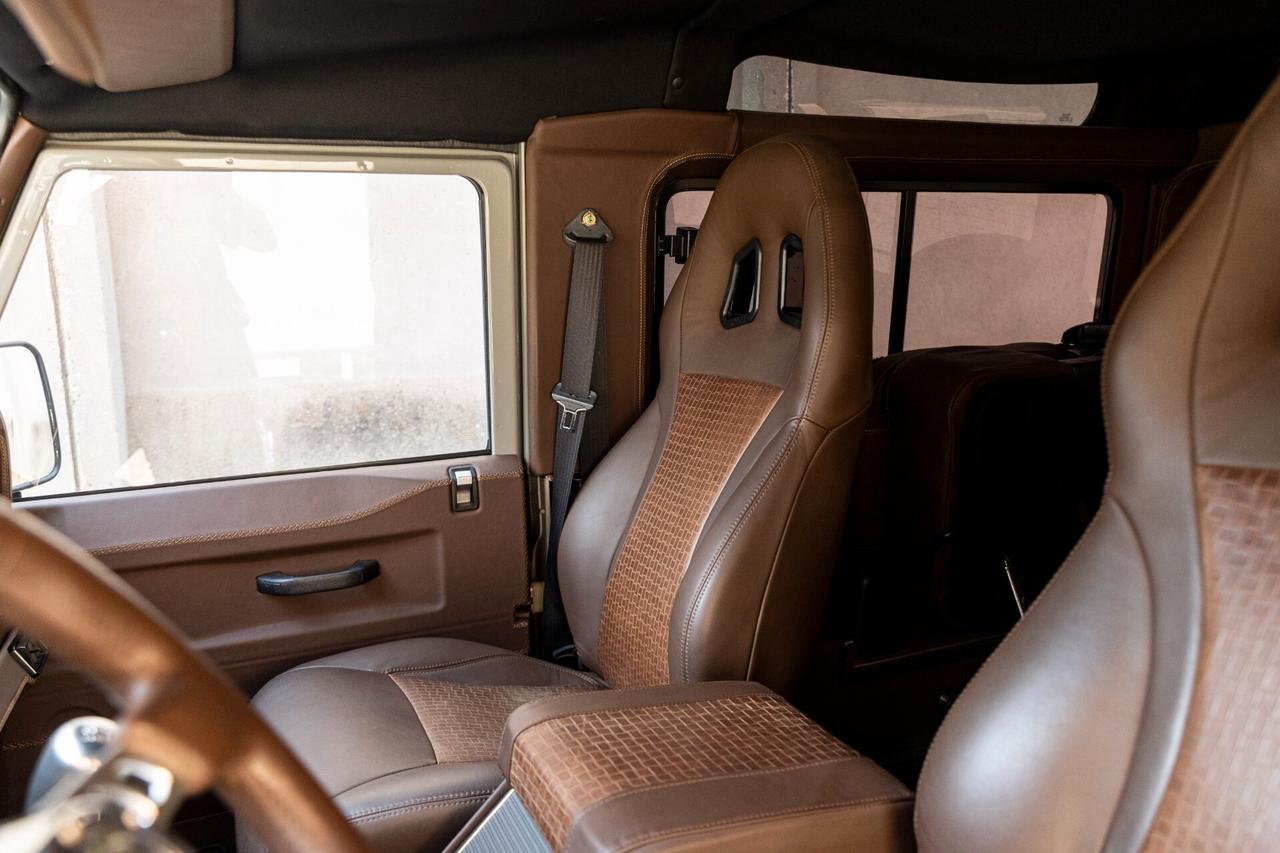 Land Rover Defender 90 2.5 300tdi* Restauro totale* Sedili Sparco* Pelle Marrone* Stupendo*