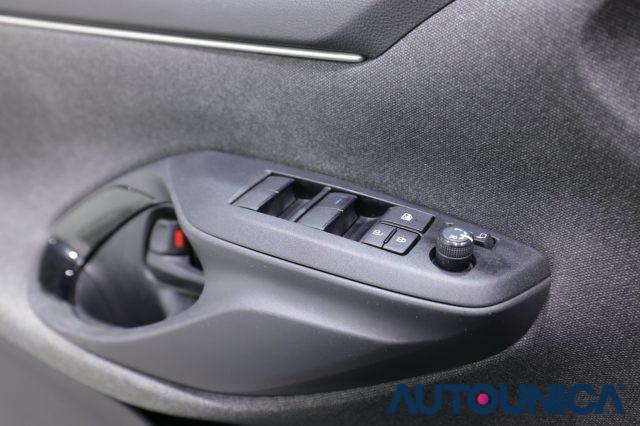 TOYOTA Yaris 1.5 HYBRID 5 PORTE LOUNGE FARI LED TETTO PANORAMA