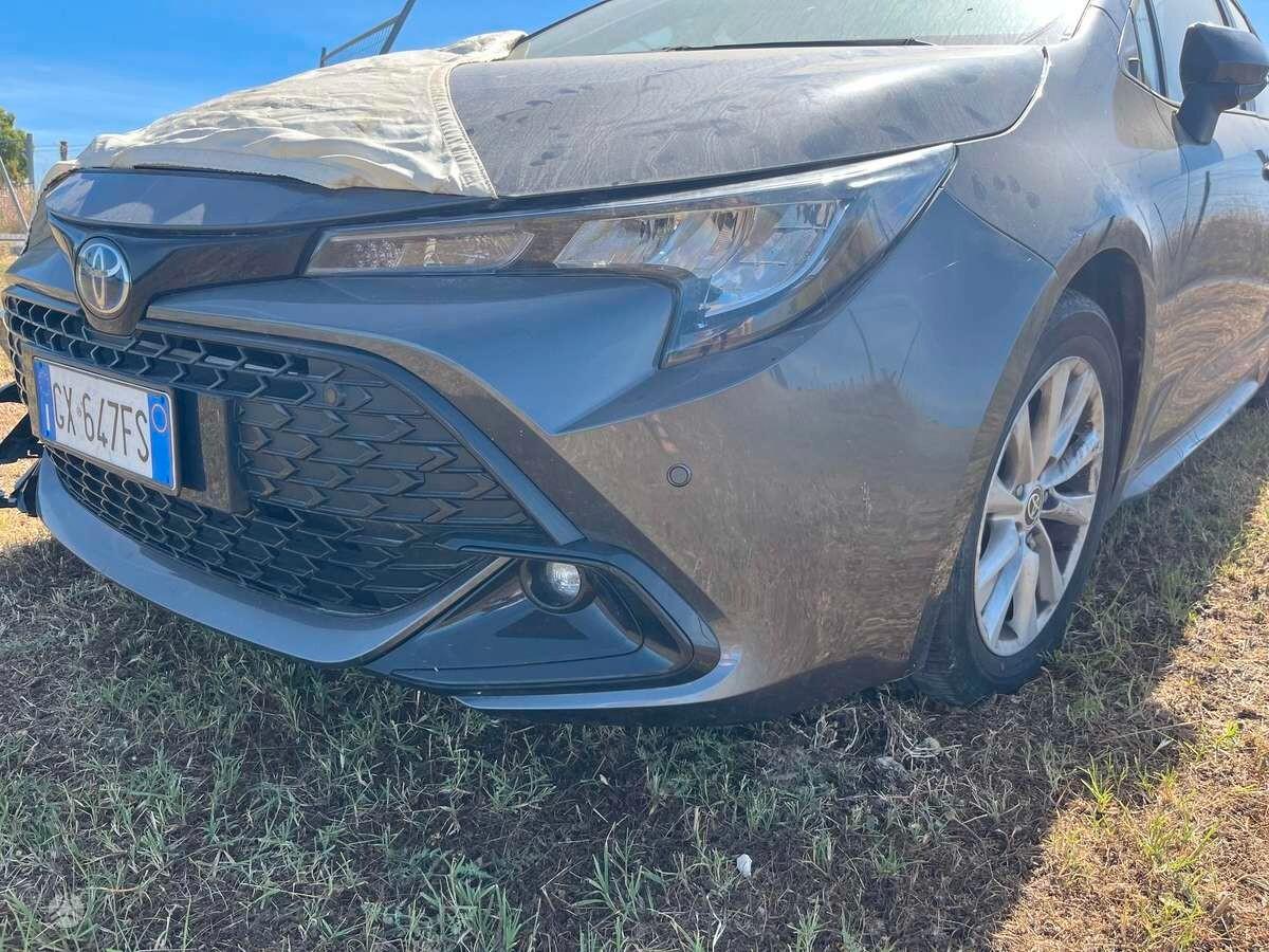 4 corolla disponibili - Toyota Corolla Touring Sports 1.8 Hybrid Business Tech