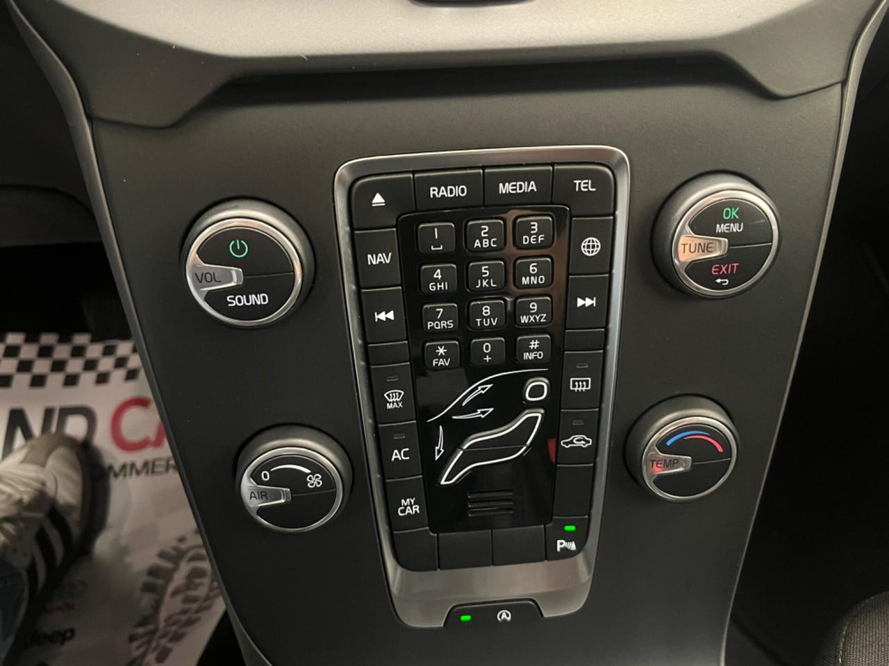 Volvo V40 D2 1.6 Momentum Unipro 2015