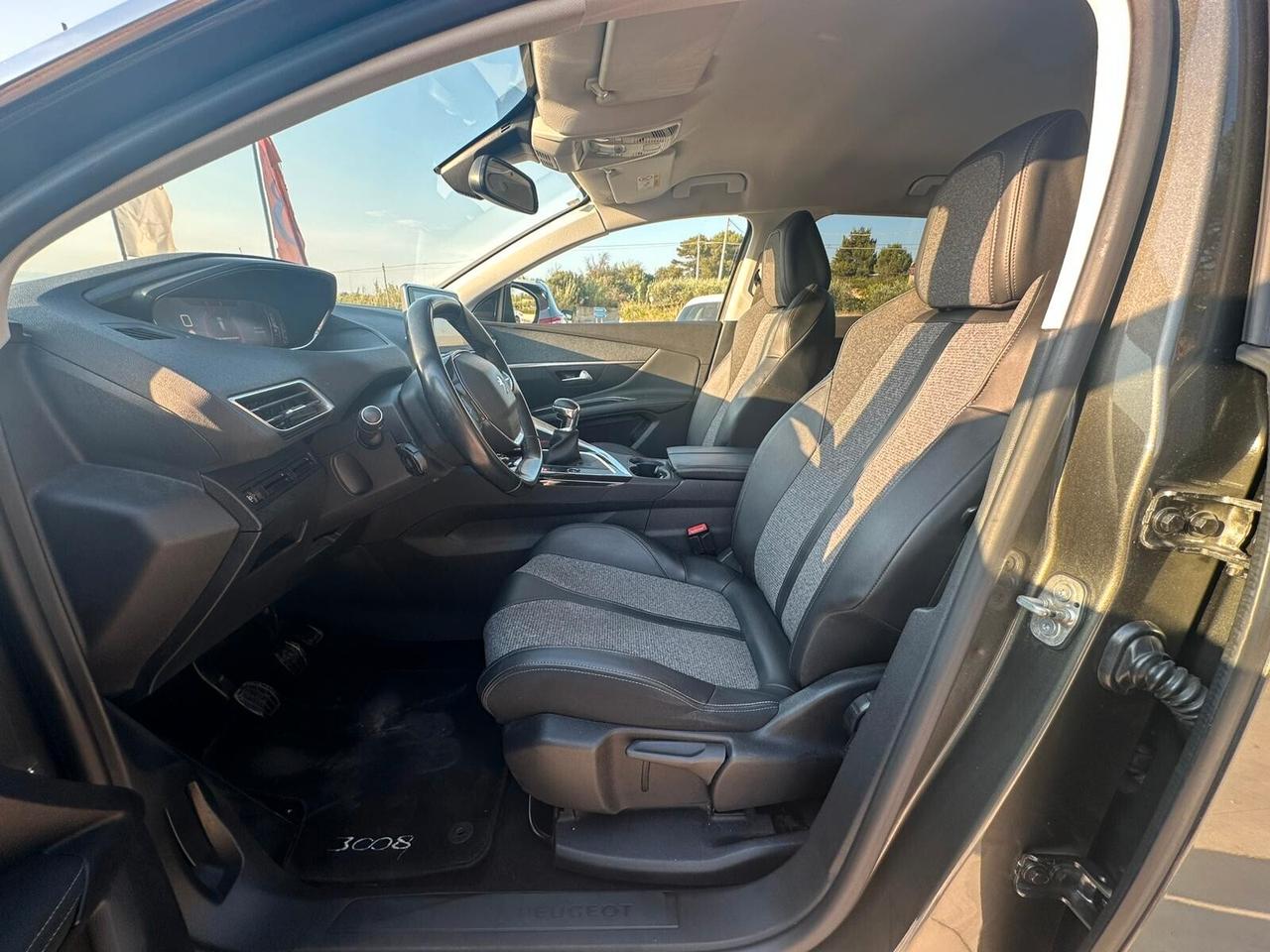 Peugeot 3008 1.5 Blue-HDi 130 CV Allure