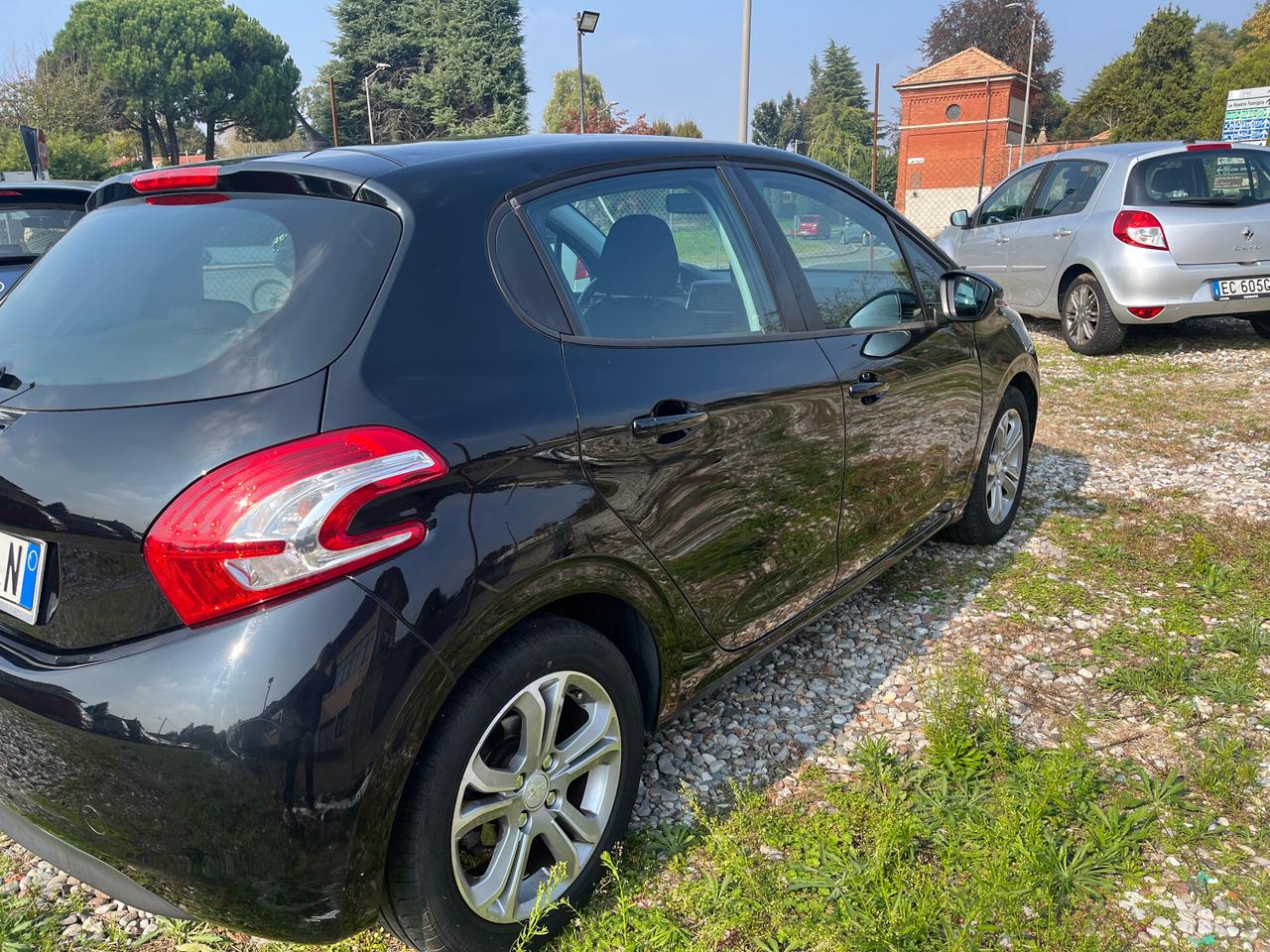 Peugeot 208 1.4 VTi 95 CV 5p. GPL Active - Si permuta Ok Neopatentato
