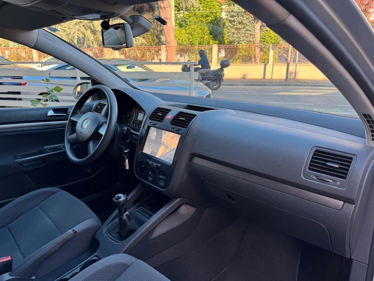 VW GOLF 1.6 16V FSI 5p. NEOPATENTATI