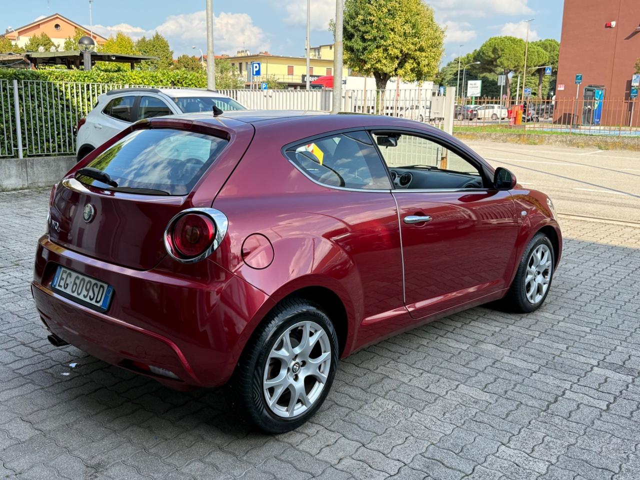 Alfa Romeo MiTo 1.6 JTDm-2 S&S Distinctive Sport Pack